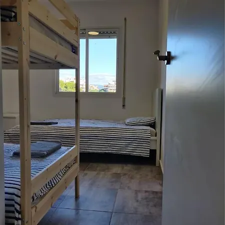 2 Bedroom In Center With Pool And Parking דירה